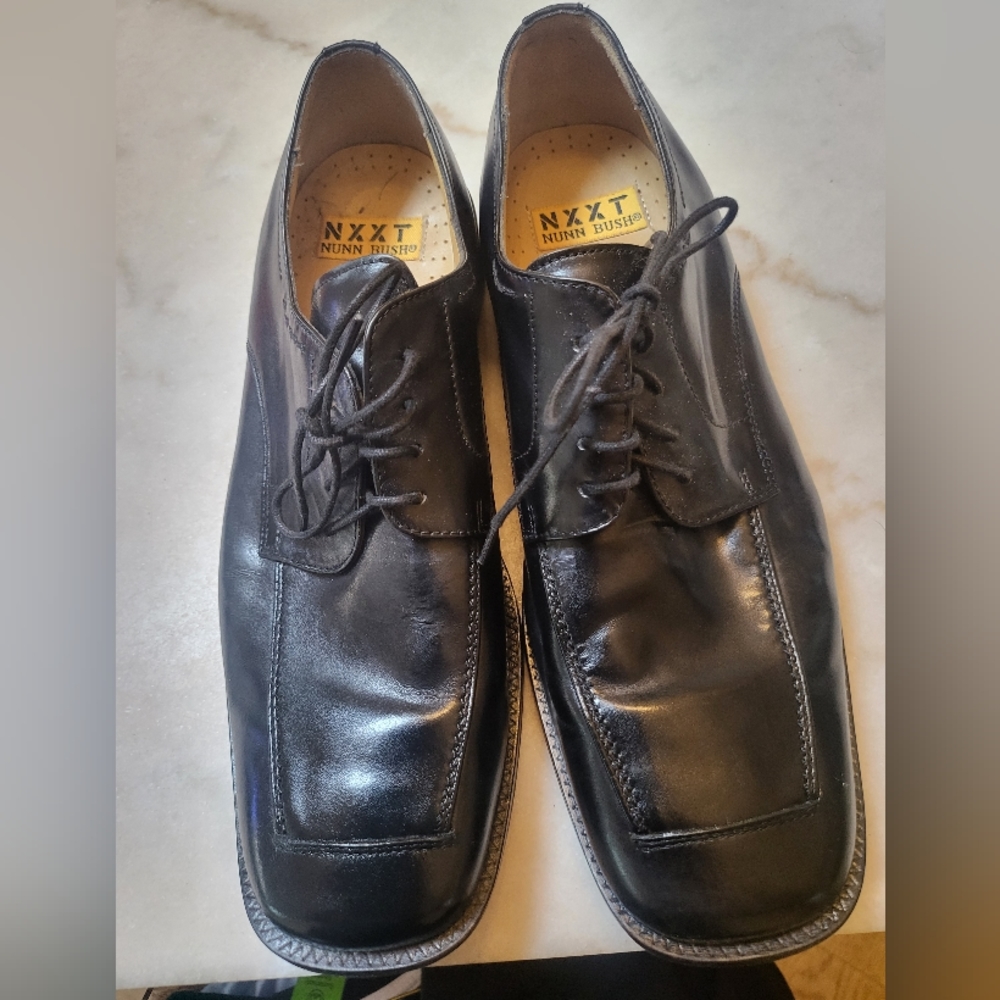 Nunbush size 9.5 black